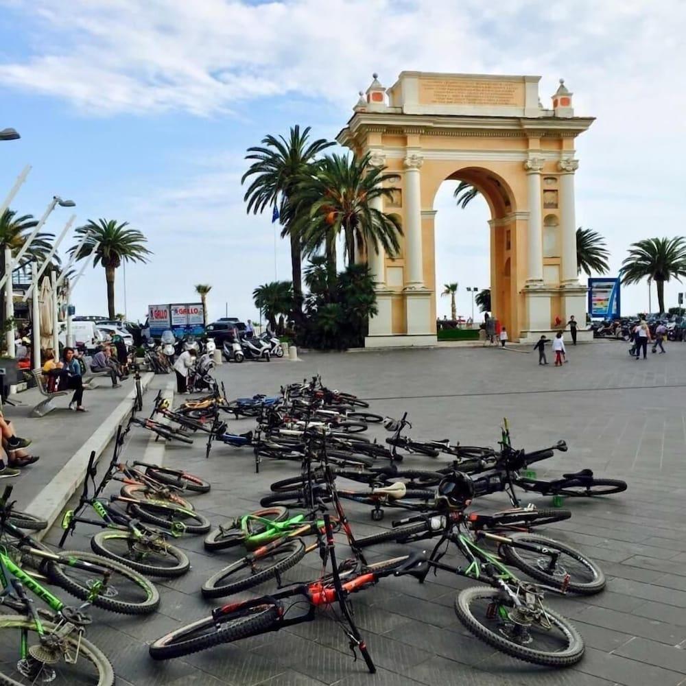 Hotel Internazionale Finale Ligure Exterior foto